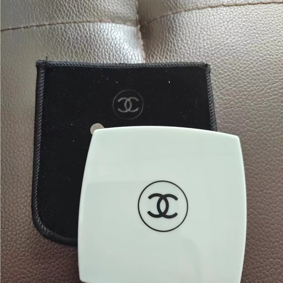 Chanel Compact Mirror NWB and Dustbag - Picture 4 of 4